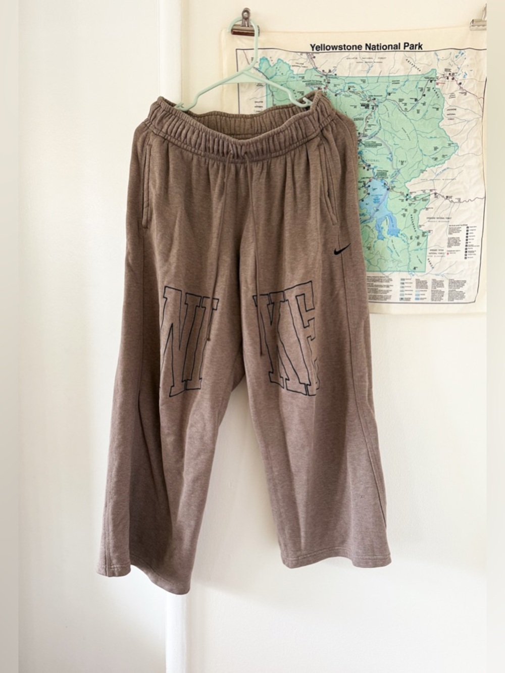 Nike Taupe Graphic Sweatpants 🤎